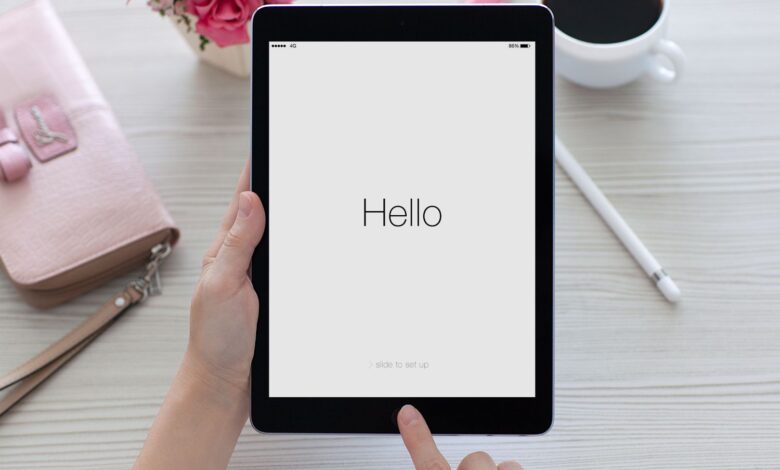Comment réparer un appareil iOS bloqué sur l'écran "Hello" ?
