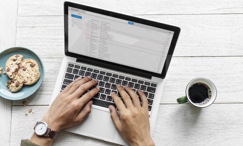 Comment trouver des messages connexes avec Outlook