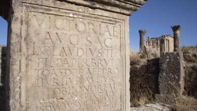 Les polices de caractères romaines proviennent en fait de la Rome antique